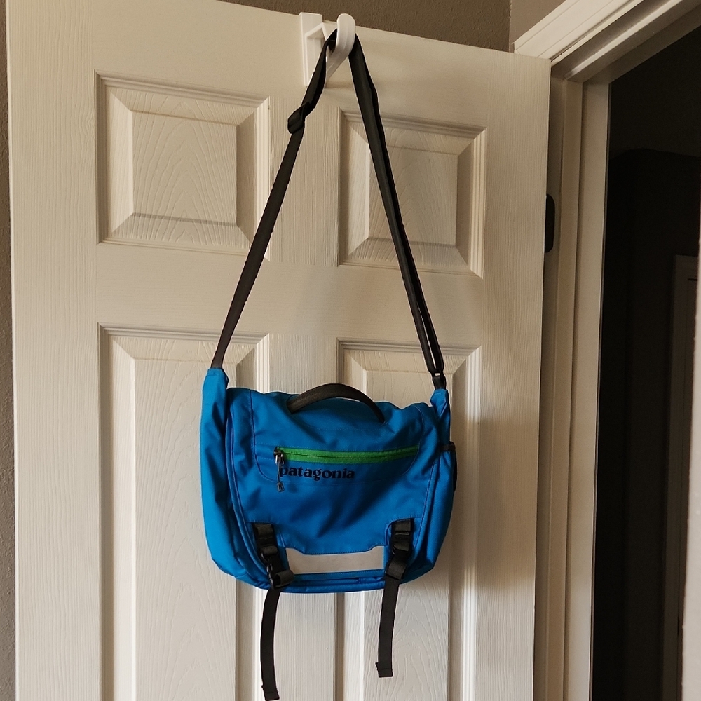 Patagonia Mini Mass Blue Messenger Bag